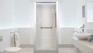 Una cabina doccia in alluminio.